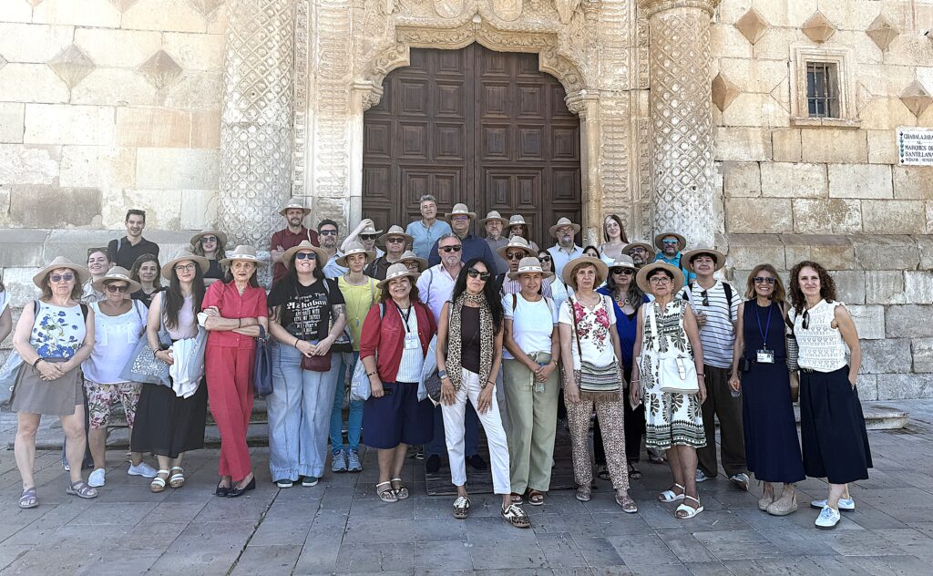 Profesionales turismo recorren calles y monumentos de Guadalajara verano