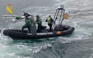 Patrullero del Servicio Marítimo en la costa de Madrid verano