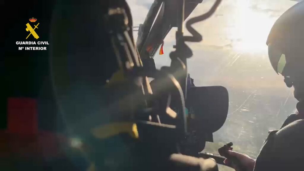 Helicóptero realizando rescate en Picos de Europa durante carrera