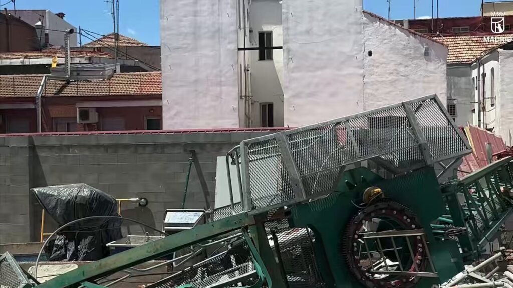 Grúa caída en obras de Francisco de Salas Tetuán Madrid