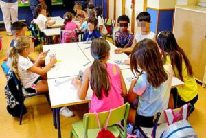 Niños participando en actividades de verano en colegios de Coslada