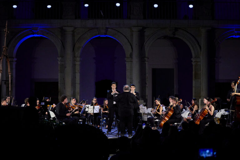Concierto fin de curso en Universidad de Alcalá patio colegio