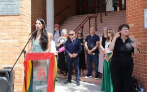 Bandera arcoiris en Ayuntamiento de Coslada por Orgullo LGTBI