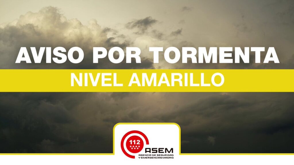 Nubes y tormenta sobre Madrid con aviso amarillo