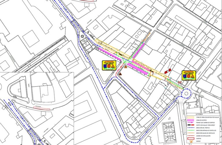 Calle Teniente Ruiz en Alcalá de Henares con señal de obra y cortes