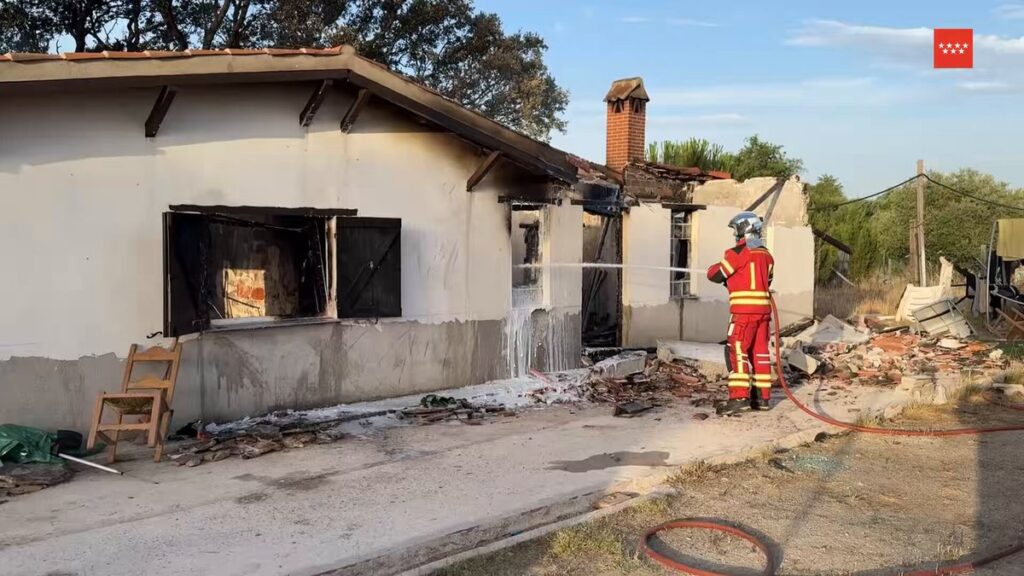 Incendio vivienda en Camino Casa Roque de Navalcarnero
