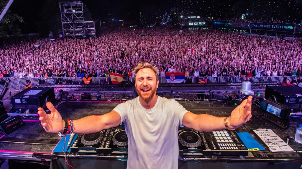Multitud en concierto de David Guetta en Ciudad del Rock Arganda