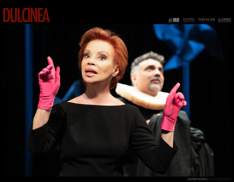 Paloma San Basilio actuando en teatro Salón Cervantes Alcalá