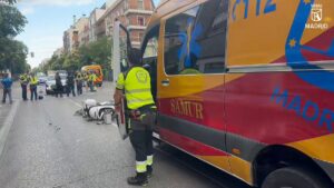 Accidente de motorista grave en calle General Ricardos Madrid