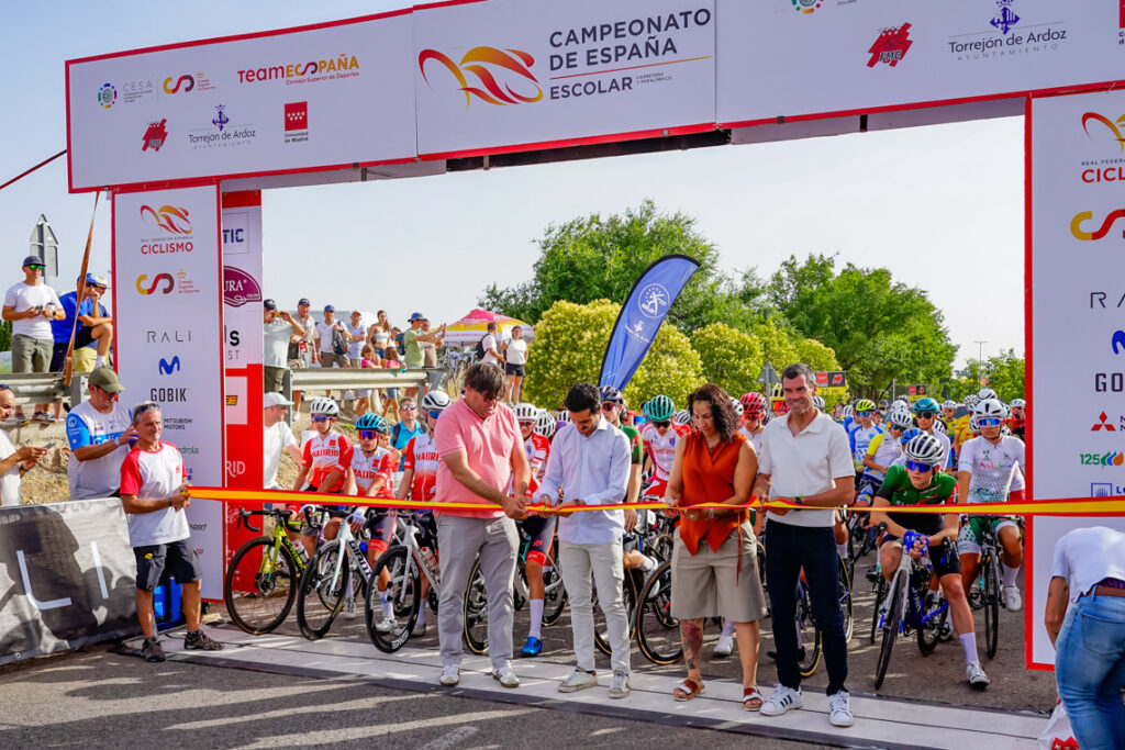 Competición ciclismo base en Parque Europa de Torrejon de Ardoz