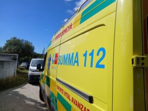Jóvenes y policía en parque Magallanes de Alcalá de Henares
