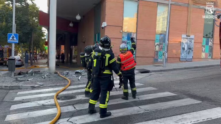 Fachada de vivienda incendiada en avenida de Asturias Madrid