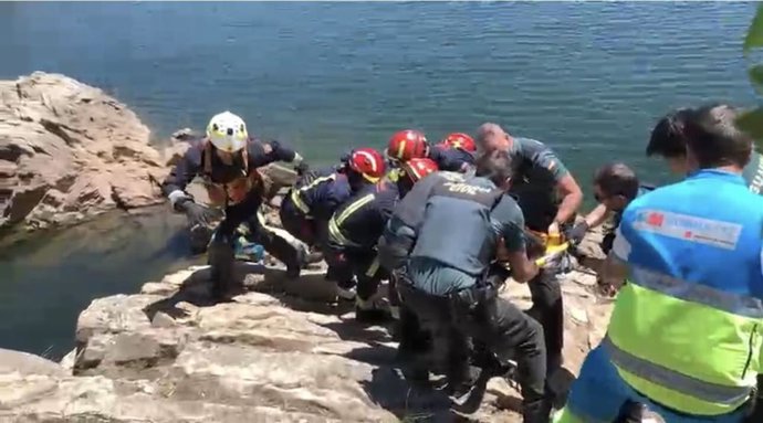 Rescate de joven en embalse de Puentes Viejas Madrid