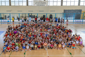 Niños participando en escuelas verano Ciudad Deportiva Torrejon