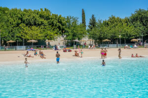 Piscinas y espectáculo de fuentes en Parque Europa Torrejón