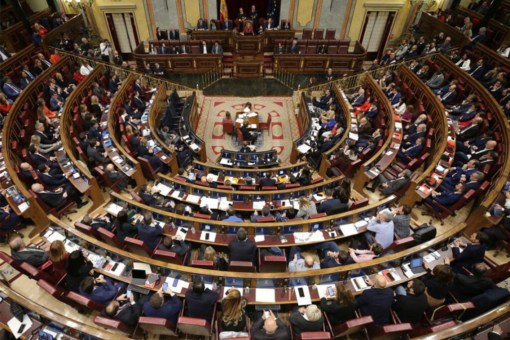 Pleno del Ayuntamiento de Torrejón de Ardoz debatiendo moción electoral