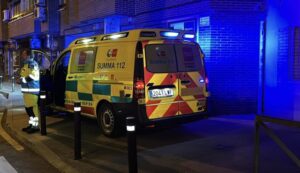 Ambulancia y sanitarios en calle Prado Redondo El Molar