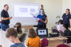 Actividad infantil en taller arqueologia en Guadalajara CMI