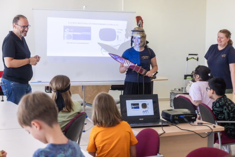 Actividad infantil en taller arqueologia en Guadalajara CMI