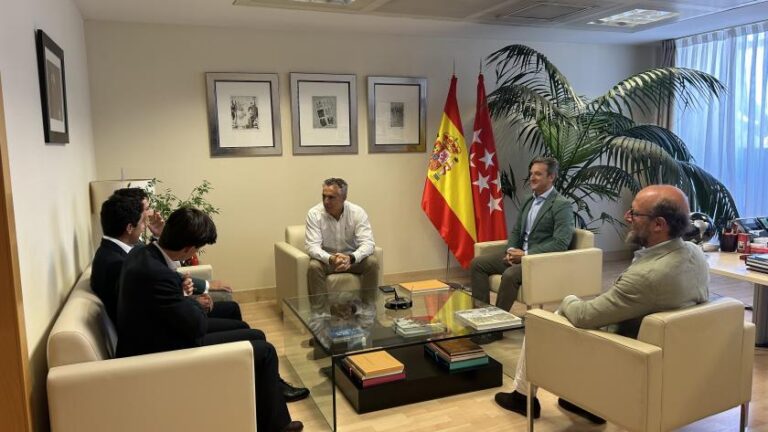 Novilleros compitiendo en la plaza de toros de Chinchón