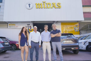 Fachada del taller Midas en calle Metano, Torrejón de Ardoz