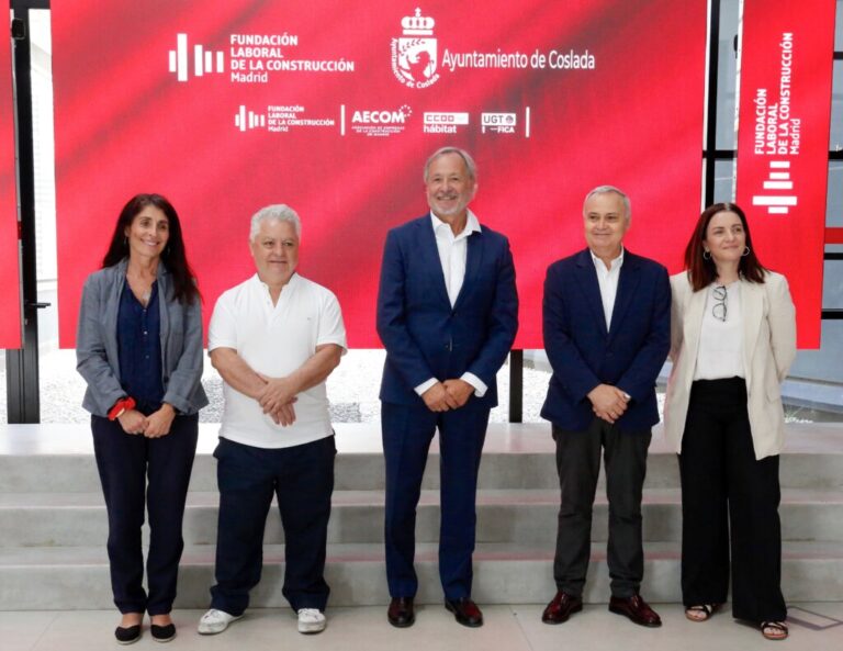 Jóvenes de Coslada en curso práctico de albañilería y pavimentos