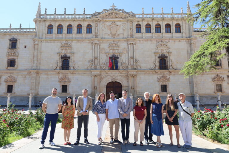 Entrega del premio Cervantes Chico en Alcalá de Henares