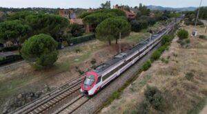 Tren detenido en la via cerca de Mejorada tras incendio