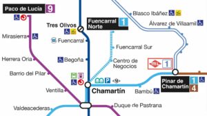 Estación de metro Madrid Nuevo Norte con trenes modernos