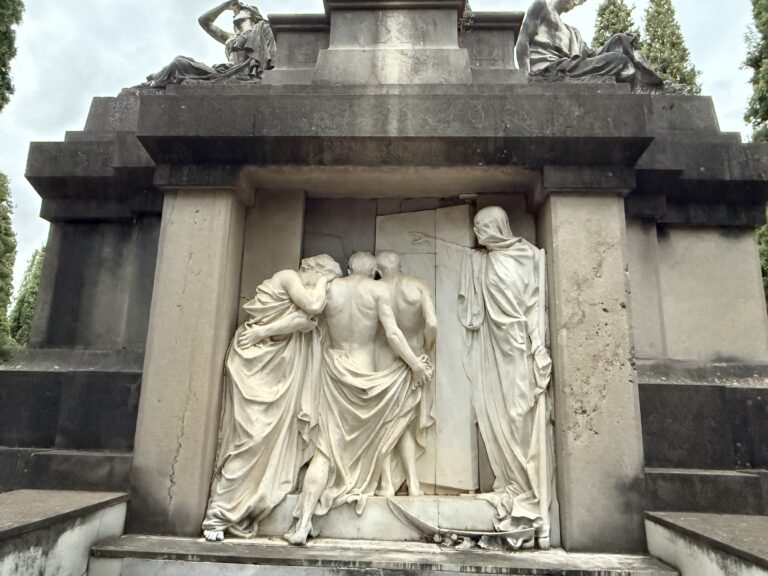 Panteón Francisco Cuesta en Cementerio Municipal de Guadalajara
