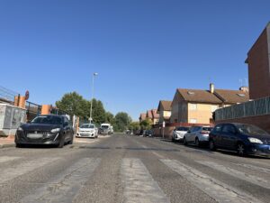 Obras en calle Gonzalo Torrente Ballester junto colegio Hemingway Alcalá