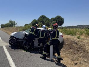 Accidente tráfico N-403 Madrid con helicóptero de rescate y bomberos