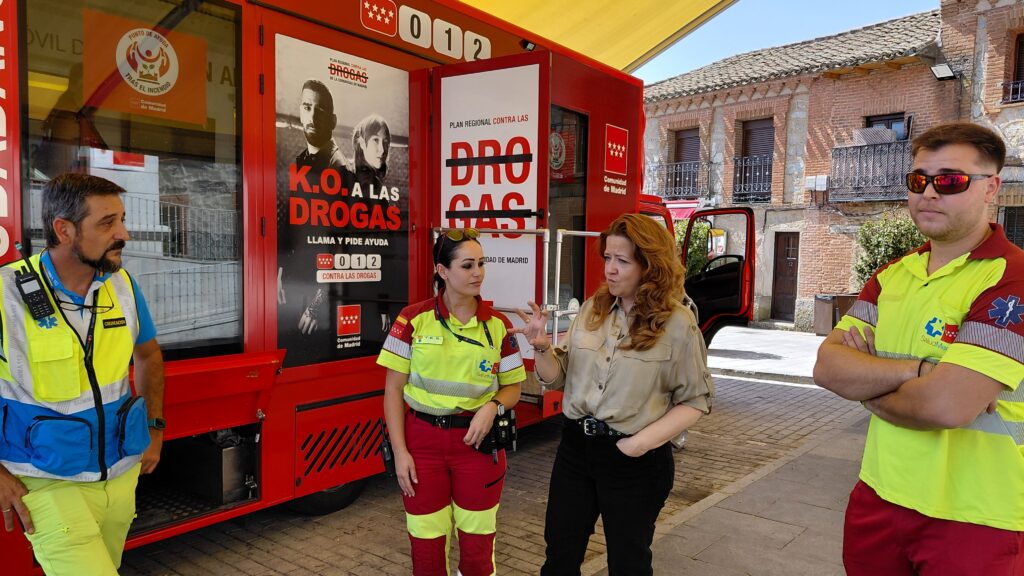 Equipo sanitario en centro de salud Madrid atendiendo incendios