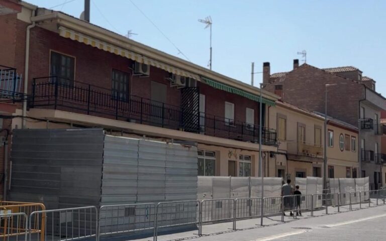 Edificios dañados en calle Nazario Calonge en San Fernando de Henares