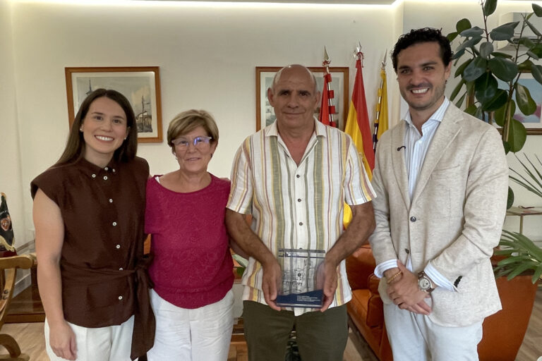 Fachada de Alimentación Arturo en barrio Las Fronteras Torrejón