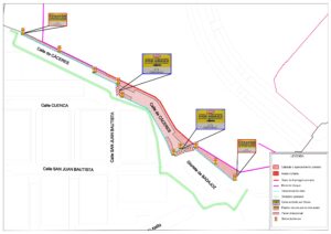 Calle Cáceres en Guadalajara con señalización de obras y corte trafico