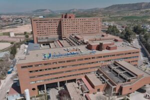 Ambulancia y policia en calle Santander Guadalajara tras disparo