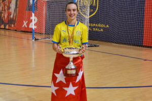María Rollón celebrando gol en final futbol sala Las Rozas