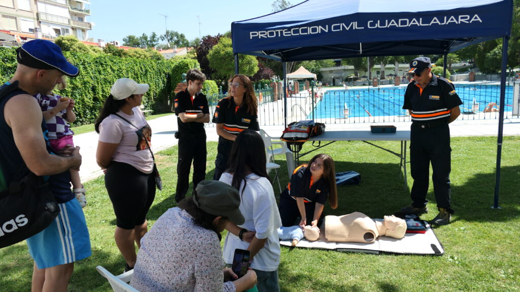 Formacion primeros auxilios en piscina municipal de Guadalajara