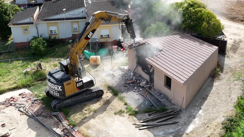 Demolicion de edificaciones ilegales en Fuente el Saz de Jarama