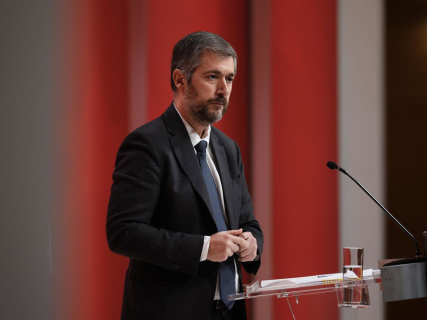 Consejero comunidad madrid defiende alcaldesa alcala henares