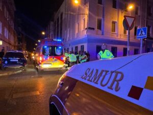Intervencion de SAMUR en reyerta calle Amor Hermoso Usera Madrid