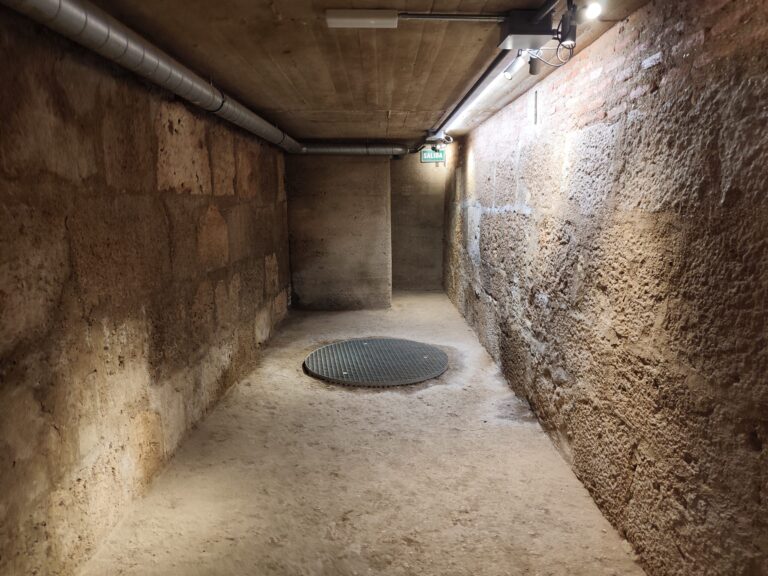 Refugio antiaéreo rehabilitado en Plaza de Cervantes Alcalá