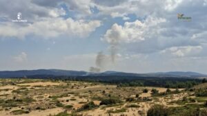 Helicoptero apagando incendio forestal en Checa Guadalajara
