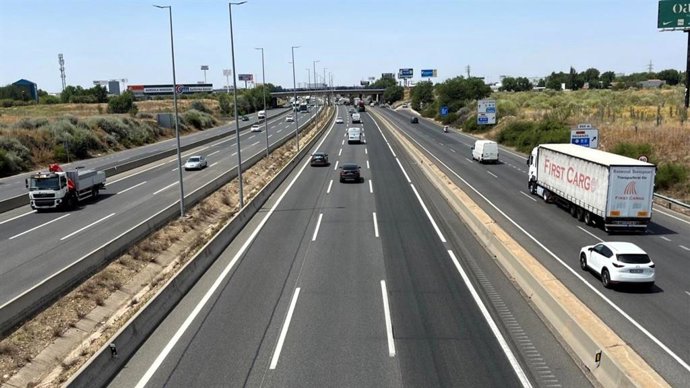 Vista del tramo de la A-2 en Madrid con señalización del carril Bus-VAO
