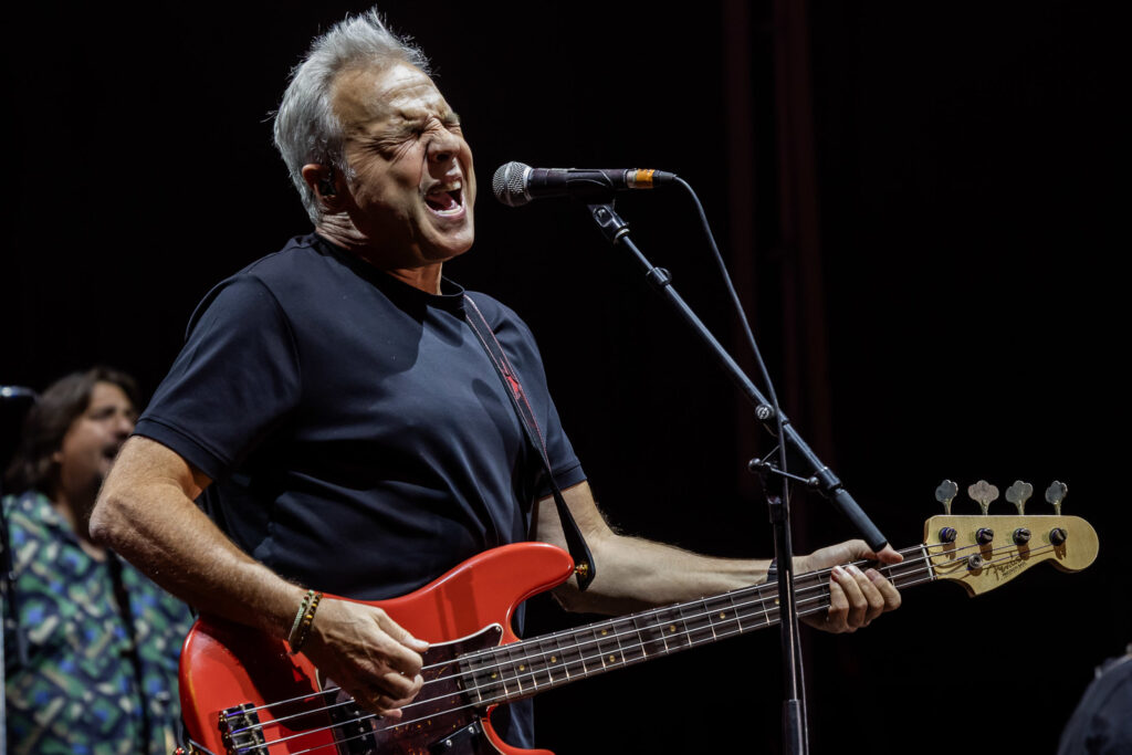 Público asistente al concierto de Hombres G en la Fuente de la Niña de Guadalajara.