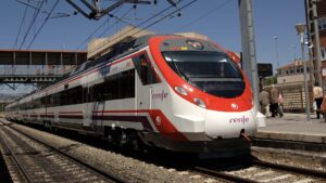 Tren de Cercanías en la estación de Azuqueca de Henares (Guadalajara)