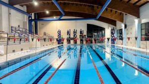 Piscina cubierta vacía con calles marcadas, imagen de archivo sobre el cierre de las piscinas de Espartales en Alcalá
